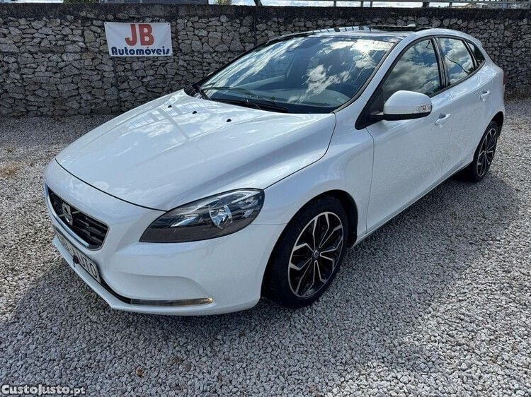 Usado Volvo V40 Kinetic 115 HP (84 kW) 2015 Branco Carrinha