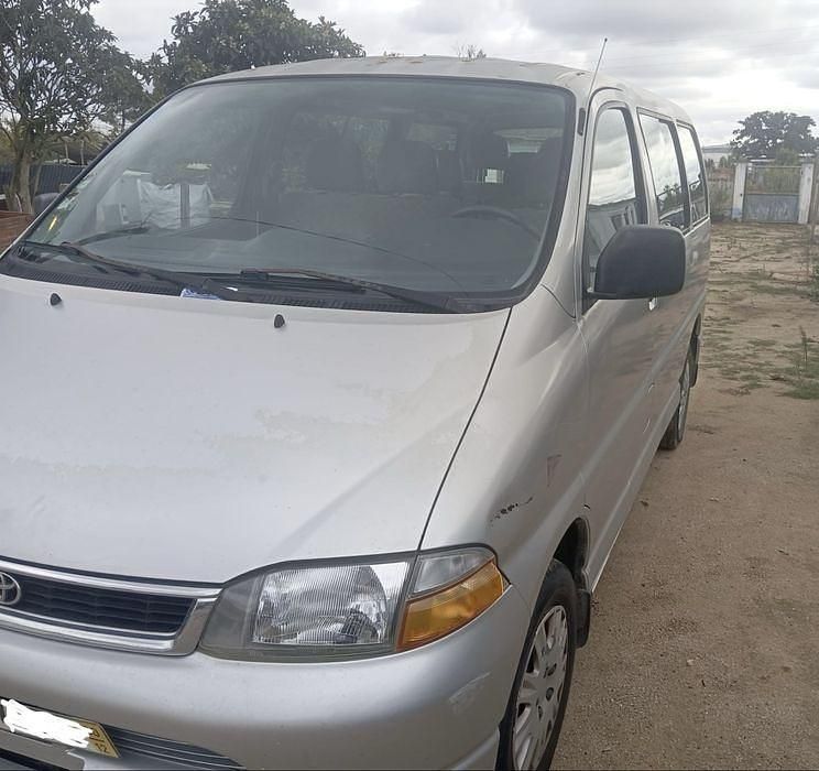 Usado 2000 Toyota HiAce Van | € 6.700 - Imagem 1/4