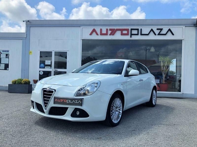 Usado Alfa Romeo Giulietta Exclusive 105 HP (77 kW) 2012 Branco