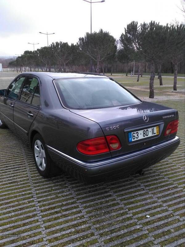 Sold Mercedes E300 w210 TD naciona. Carros usados para venda