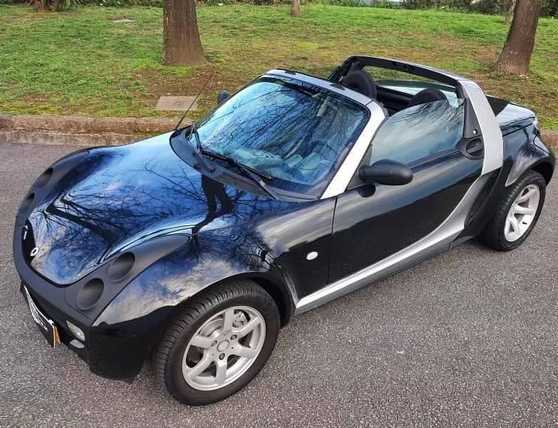Usado Smart Roadster 61 HP (44 kW) 2004 Preto (metalizado) Cabrios