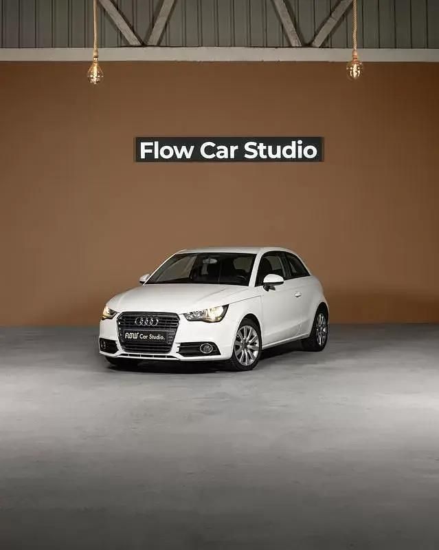 Branco Usado 2013 Audi A1 Advanced Citadino | € 9.990 (Preço justo) - Imagem 1/4