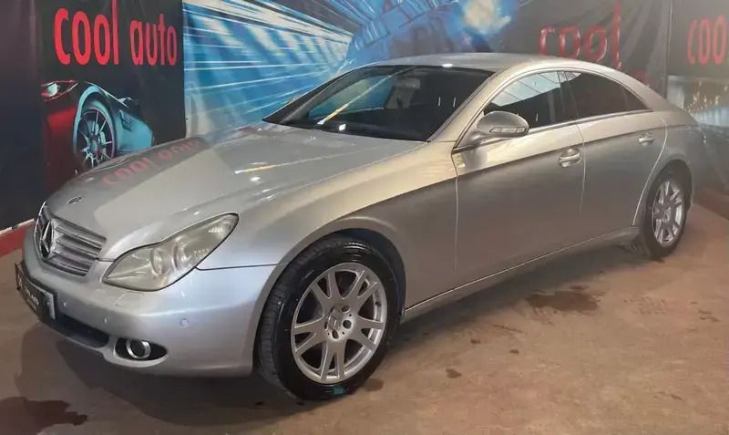 Usado Mercedes CLS320 224 HP (164 kW) 2005 Cinza prata Sedan