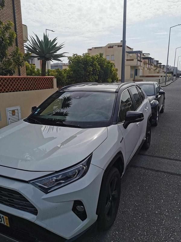 Branco Usado 2019 Toyota RAV4 SUV | € 28.500 - Imagem 1/4
