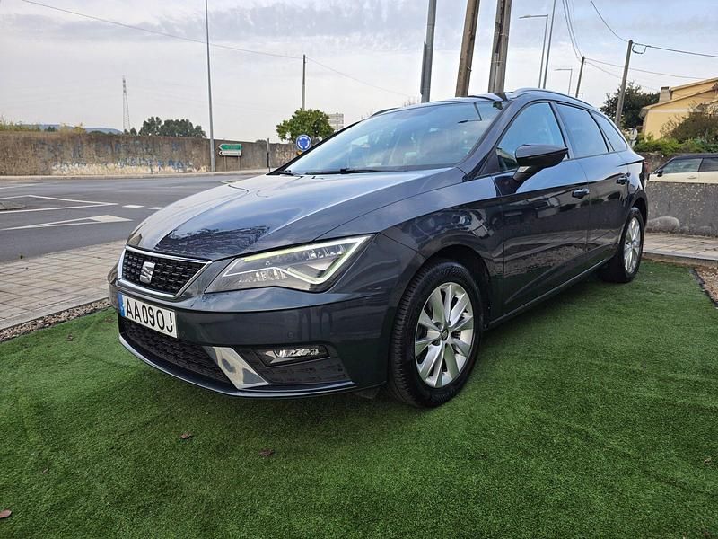 Usado Seat Leon Style 115 HP (84 kW) 2020 Cinza Carrinha