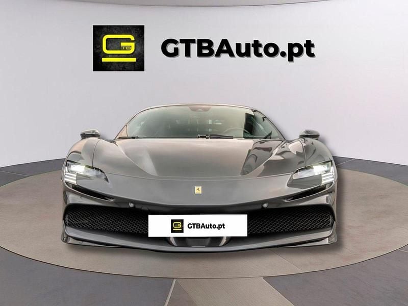Cinza Usado 2022 Ferrari SF90 Coupé | € 449.000 - Imagem 1/4