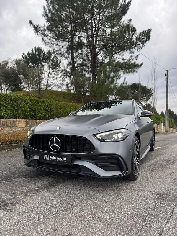 Usado Mercedes C300 AMG line 313 HP (230 kW) 2022 Cinza Carrinha
