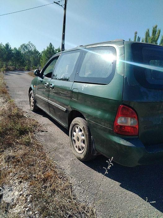 Usado 2000 Kia Carnival 2 Monovolume | € 1.350 - Imagem 1/4