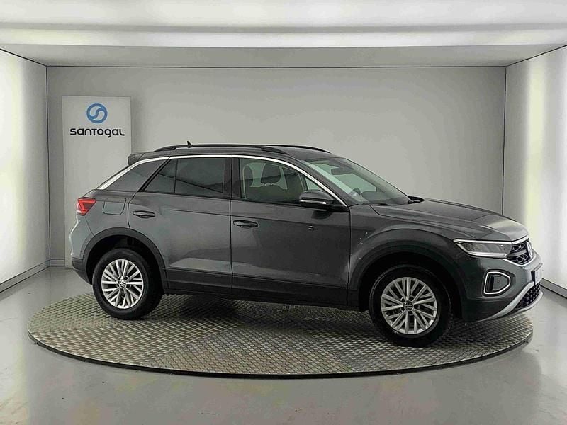 Cinzento Usado 2024 VW T-Roc Life SUV | € 23.490 (Preço justo) - Imagem 1/4