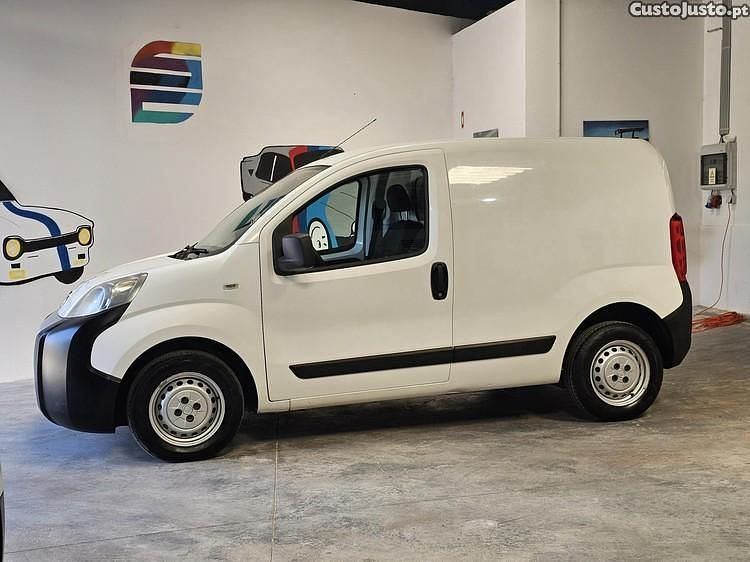Branco Usado 2012 Fiat Fiorino Monovolume | € 5.749 - Imagem 1/1