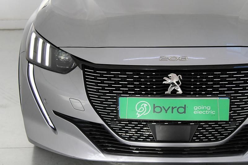 Usado Peugeot e-208 GT-line 100 kW (136 HP) 2022 Cinza Citadino