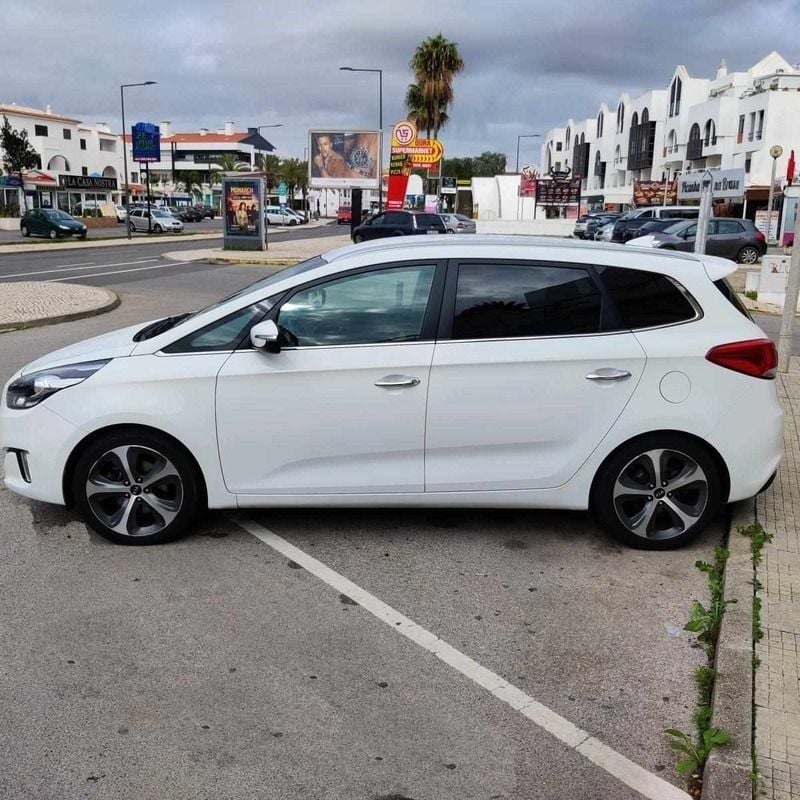 Usado Kia Carens 141 HP (103 kW) 2016 Branco Monovolume