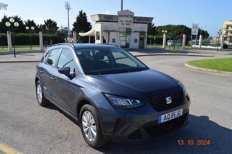 Cinzento Usado 2022 Seat Arona SUV | € 15.100 (Bom preço) - Imagem 1/4
