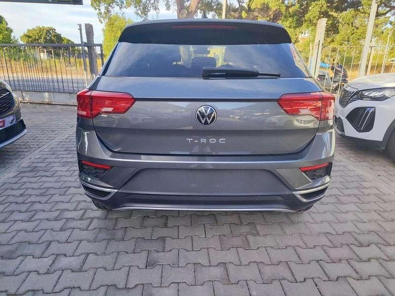 Usado VW T-Roc Active 110 HP (80 kW) 2021 Cinza escuro SUV