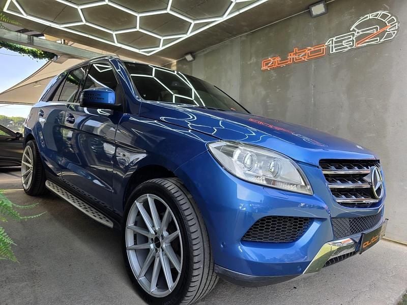 Azul Usado 2011 Mercedes ML250 SUV | € 25.490 - Imagem 1/4