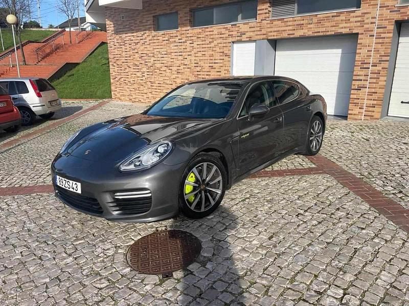 Cinzento Usado 2016 Porsche Panamera Citadino | € 45.000 - Imagem 1/4