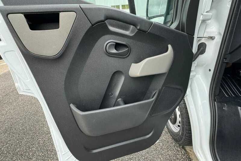 Usado Opel Movano 130 HP (95 kW) 2017 Branco Van