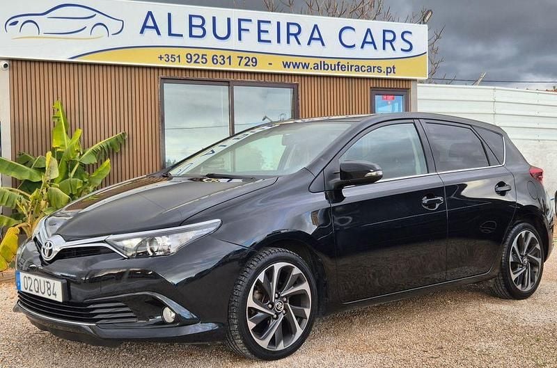 Usado Toyota Auris Comfort 90 HP (66 kW) 2016 Preto Sedan