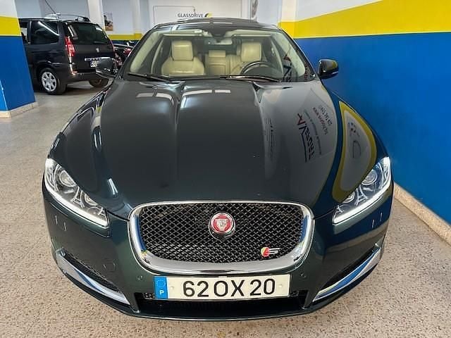 Usado Jaguar XF 275 HP (202 kW) 2014 Verde