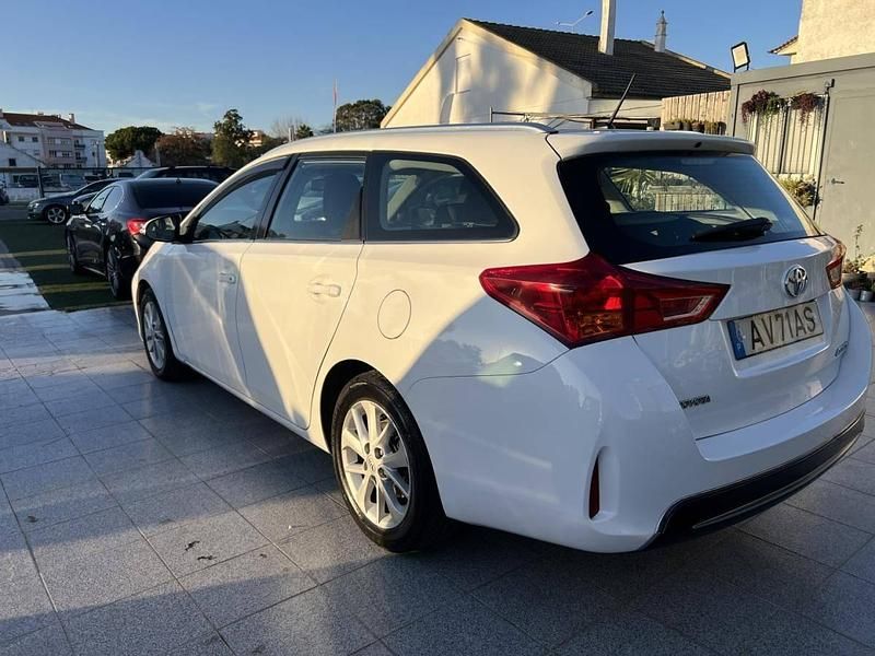 Usado Toyota Auris Comfort 124 HP (91 kW) 2012 Branco Citadino