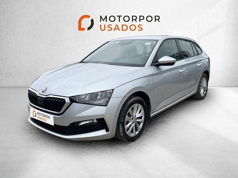 Cinza Usado 2022 Skoda Scala Ambition Citadino | € 14.490 (Super Preço) - Imagem 1/4