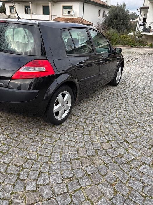 Usado 2008 Renault Mégane III Sedan | € 2.350 (Super Preço) - Imagem 1/4