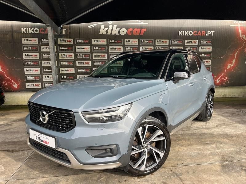Cinza Usado 2021 Volvo XC40 R-Design SUV | € 25.200 - Imagem 1/4