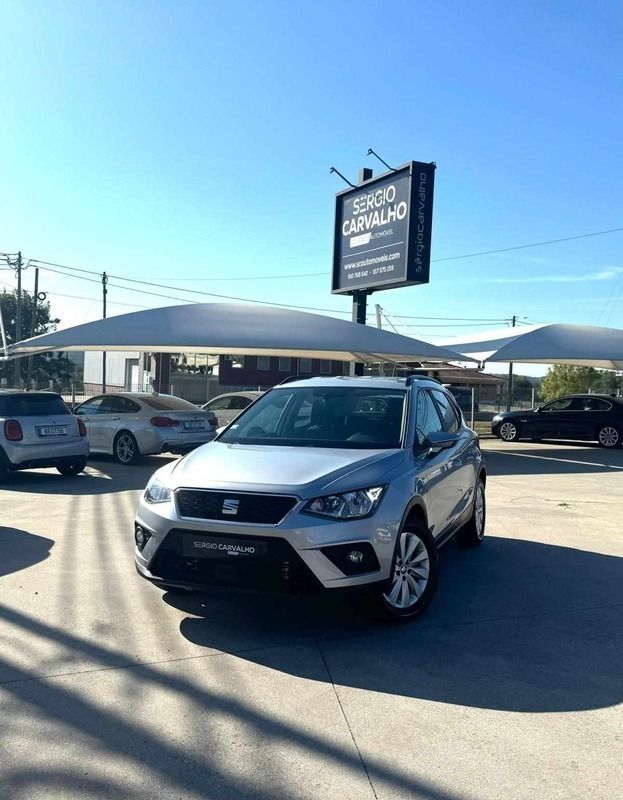 Cinzento Usado 2019 Seat Arona Style SUV | € 16.500 (Preço justo) - Imagem 1/4