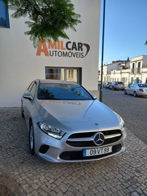 Cinza Usado 2018 Mercedes A160 Style | € 24.750 (Preço justo) - Imagem 1/4