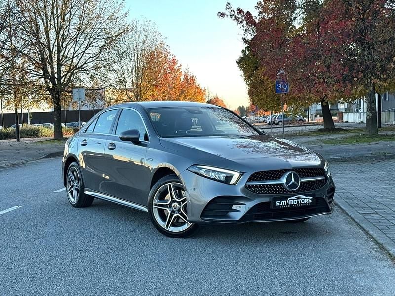 Cinza Usado 2020 Mercedes A250 AMG line Sedan | € 28.000 (Preço justo) - Imagem 1/4