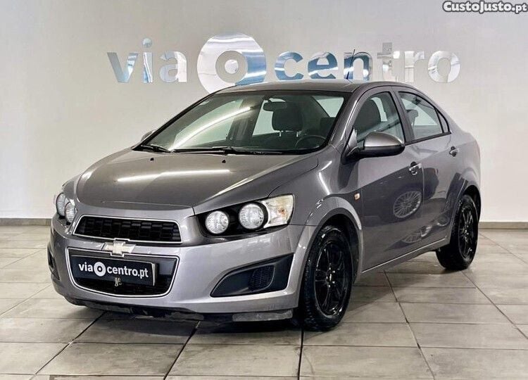 Branco Usado 2012 Chevrolet Aveo LT | € 3.750 - Imagem 1/1