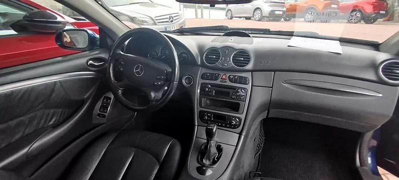 Usado Mercedes CLK200 Avantgarde 163 HP (119 kW) 2004 Azul Cabrios
