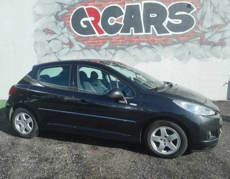 Preto Usado 2010 Peugeot 207 Citadino | € 6.990 (Preço justo) - Imagem 1/4