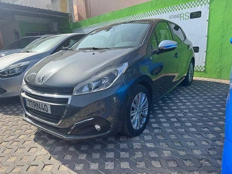 Cinzento Usado 2016 Peugeot 208 Citadino | € 8.950 (Preço justo) - Imagem 1/4