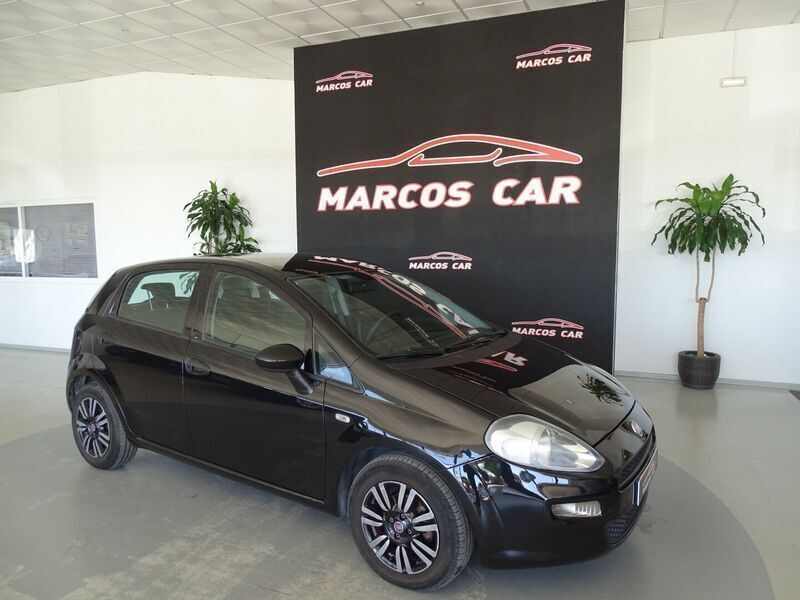 Preto (metalizado) Usado 2014 Fiat Punto Easy Citadino | € 8.400 (Preço elevado) - Imagem 1/4