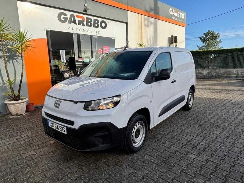 Branco Usado 2024 Fiat Doblò Monovolume | € 18.950 (Preço justo) - Imagem 1/4