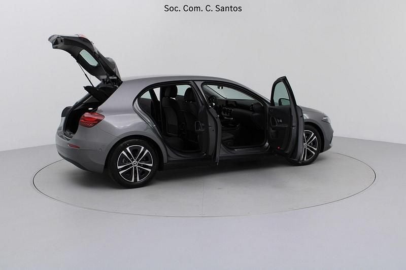 Usado Mercedes A180 Advanced 116 HP (85 kW) 2025 Cinza Sedan