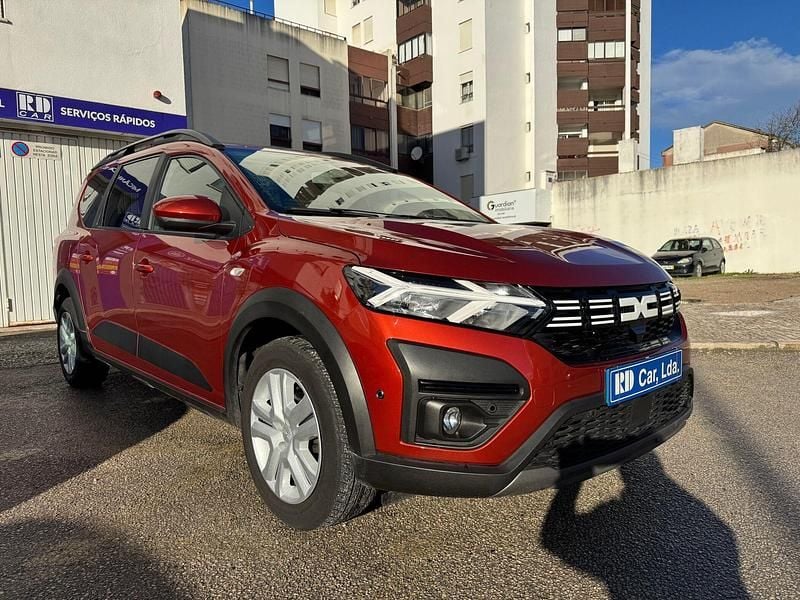 Castanho Usado 2024 Dacia Jogger Monovolume | € 17.500 (Super Preço) - Imagem 1/4