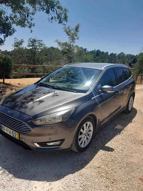 Cinzento Usado 2015 Ford Focus Carrinha | € 7.750 (Preço justo) - Imagem 1/4