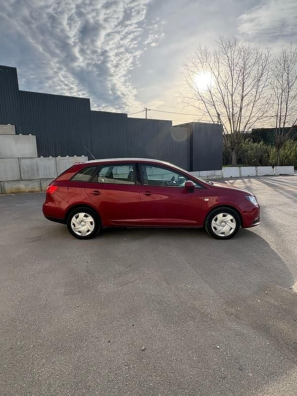 Usado Seat Ibiza ST Ecomotive 75 HP (55 kW) 2012 Vermelho Carrinha