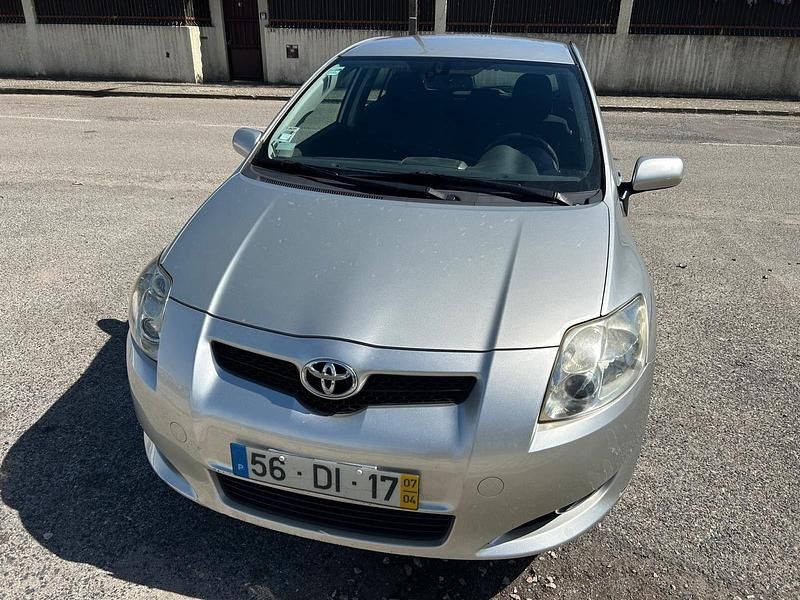 Cinza Usado 2007 Toyota Auris Sol Citadino | € 8.900 (Preço justo) - Imagem 1/4