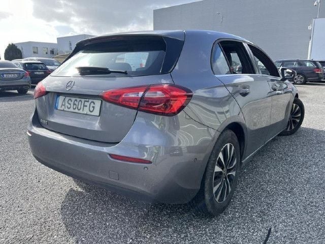 Usado Mercedes A160 Style 109 HP (80 kW) 2022 Cinza mountain