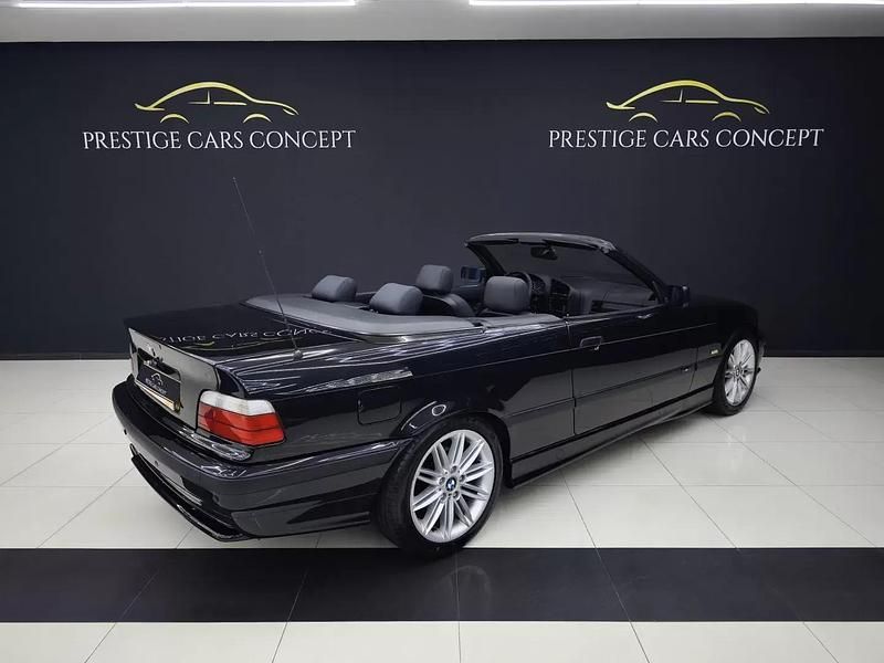 Usado BMW 318 Cabriolet M Sport 115 HP (84 kW) 1997 Preto Cabrios