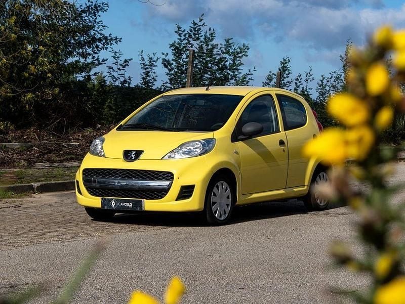 Usado Peugeot 107 Access 68 HP (50 kW) 2012 Amarelo Citadino