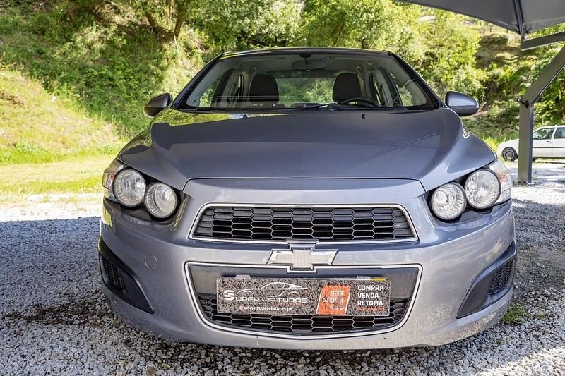 Cinza Usado 2012 Chevrolet Aveo LT Sedan | € 7.450 - Imagem 1/3