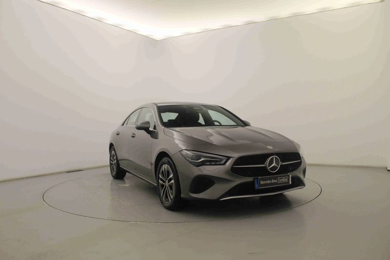 Cinzento Usado 2024 Mercedes CLA250e AMG line Sedan | € 35.990 - Imagem 1/4