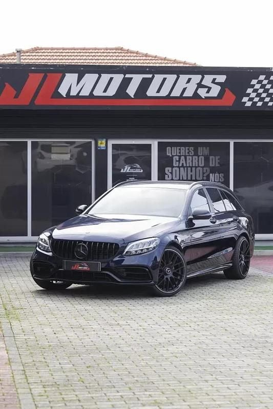 Usado Mercedes C180 AMG line 122 HP (89 kW) 2019 Azul escuro Carrinha