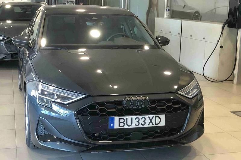 Cinzento Novo 2025 Audi A3 Sportback e-tron Advanced Citadino | € 42.490 - Imagem 1/4