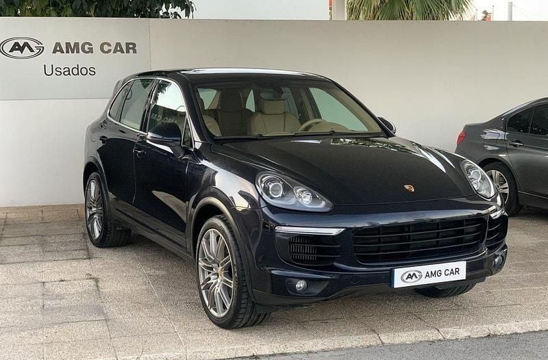 Azul Usado 2016 Porsche Cayenne Platinum Edition SUV | € 55.800 - Imagem 1/4