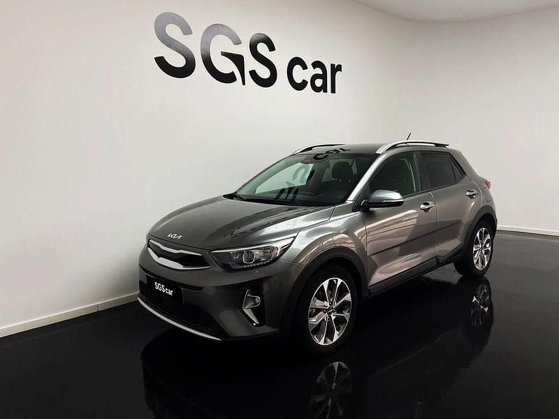 Cinza Usado 2024 Kia Stonic SUV | € 18.500 (Preço justo) - Imagem 1/4